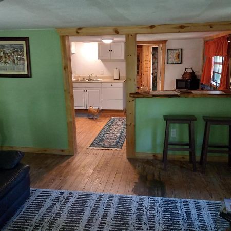 Adorable 1 Bedroom Honey House Rusk Екстер'єр фото