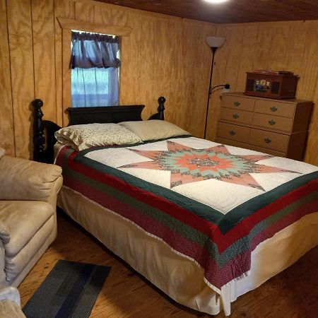 Adorable 1 Bedroom Honey House Rusk Екстер'єр фото